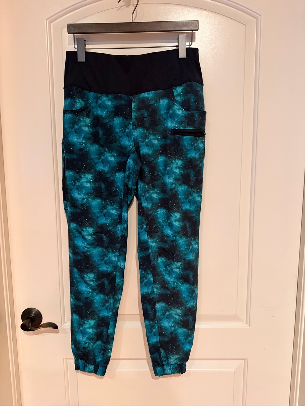 Shredly Limitless-Stretch high rise pant size 8 EUC Space design very cool